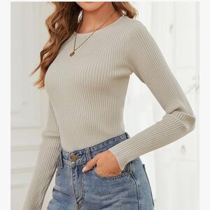 Gorgeous Ribbed knit sweater long sleeve